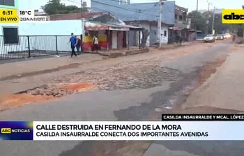 Video: Calle destruida tras reparación de cañería