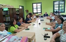 Esta tarde se reunieron representantes del Sinadi con directores de escuelas y colegios públicos de San Lorenzo.