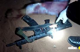 Una de las armas que fueron utilizadas por delincuentes abatidos en Canindeyú.