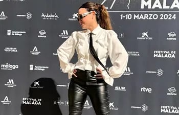 Lali González llegó con este bonito look en blanco y negro al Festival de Cine de Málaga.