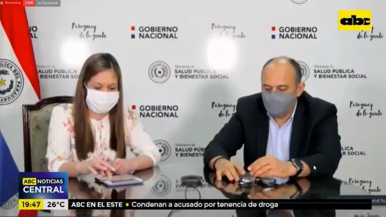 Carmen Marín Rodríguez, Viceministra de la Subsecretaría de Estado de Economía y el doctor Julio Rolón Vicioso, de la Rectoría de Salud.