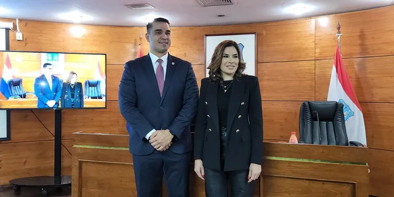Luifer Bernal y Fiorela Forestieri, presidente reelecto y nueva vicepresidenta de la Junta Municipal, respectivamente.