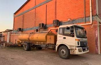 La municipalidad de Loma Plata comenzó a acarrear agua en camiones cisternas a las comunidades donde falta el vital liquido.