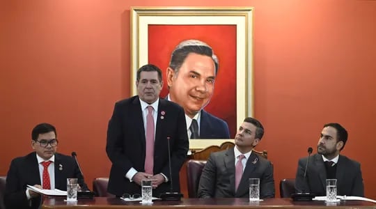 Los miembros de la Junta de la ANR aprobró por unanimidad el “informe” de Santiago Peña.

Fernando Romero 27-05-24  Politica