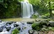 Una cascada dentro de un bosque tropical, en la localidad de Bijagua, Upala (Costa Rica).