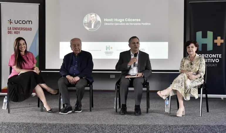 La viceministra de Capital Humano, del Ministerio de Economía; el filósofo Bernardo Toro; Hugo Cáceres, de Horizonte Positivo; y Patricia Dos Santos.