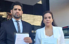 Los diputados opositores Raúl Benítez y Johanna Ortega.