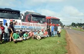 una-considerable-cantidad-de-camiones-protagonizo-ayer-un-paro-de-actividades-en-contra-de-la-circulacion-de-automotores-bitrenes-en-paraguay-en-coro-213345000000-1673155.jpg