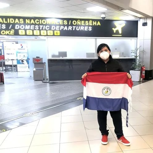 WIM Gabriela Vargas en el aeropuerto previo al viaje a los Estados Unidos. (Gentileza)