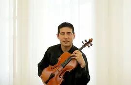 Marcelo Jiménez es uno de los músicos que actuará hoy como solista junto a la OCMA.
