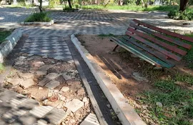 El parque Carlos Antonio López se encuentra en estado de abandono.