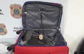 Los agentes de la Policía Federal hallaron la droga en el doble fondo de la maleta de la compatriota.