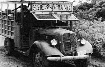 Así eran los ómnibus que llevaban a los viajeros a San Bernardino a principios del siglo XX.