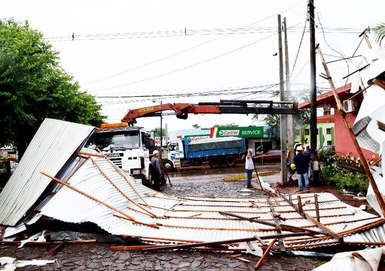 Ventarrón afectó techo de un lavadero - Interior - ABC Color