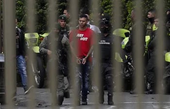 Uno de los capturados por el homicidio del fiscal paraguayo Marcelo Pecci, es trasladado ha Cartagena desde el búnker de la Fiscalía General de la Nación, en Medellín (Colombia).