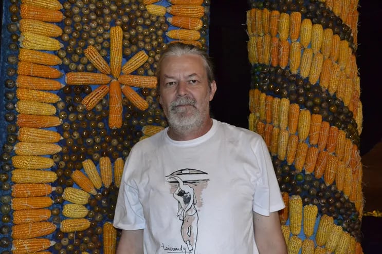 el artista Koki Ruiz de San Ignacio, Misiones, dijo que la idea es recuperar la tradición y religiosidad popular en Tañarandy.