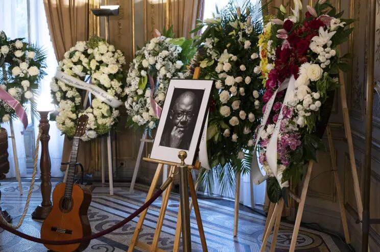 En la Casa de América de Madrid se habilitó la capilla ardiente en homenaje a Pablo Milanés, el cantautor cubano que falleció en la noche del lunes en la capital española.