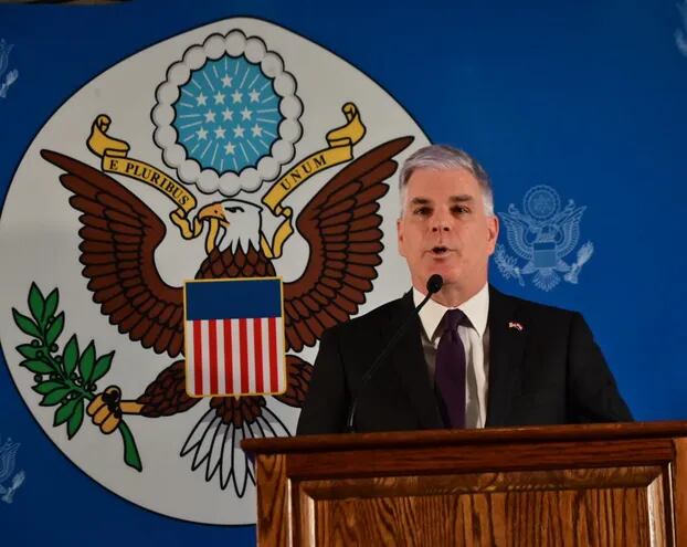 El embajador de Estados Unidos, Marc Ostfield, durante el anuncio de la designación de Horacio Cartes como persona significativamente corrupta.
