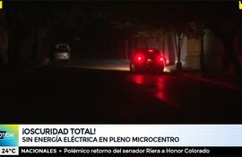 Ciudadanos de varias zonas de Asunción despertaron sin energía eléctrica este jueves.