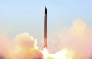 iran-prueba-con-exito-un-nuevo-misil-balistico-de-largo-alcance-93312000000-1386986.jpg