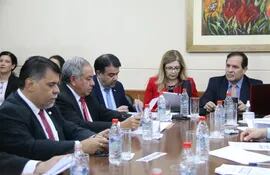 Los ministros Julio Borba, Rodolfo Segovia y Óscar Llamosas estuvieron ante la Comisión de Presupuesto de la Cámara de Diputados.