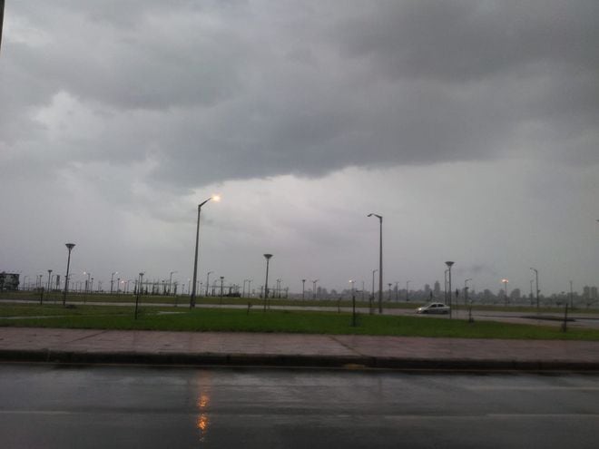 Lluvias y tormentas eléctricas en Encarnación, capital de Itapúa.