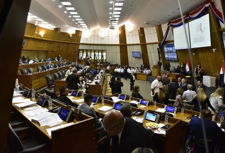 La Cámara de Diputados postergó la mayoría de los puntos que incluyó en el orden del día.
