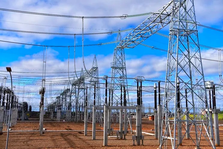 Con la ampliación de la Infraestructura eléctrica paraguaya, luego de décadas de estancamiento, se pretende aumentar la tasa de aprovechamiento de la energía de las centrales binacionales.