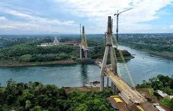 La obra del Puente de la Integración registra un avance del 81%.