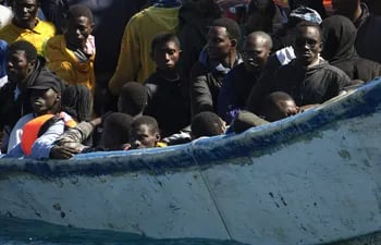 Salvamento Marítimo ha rescatado este lunes a 60 inmigrantes de origen subsahariano localizados a bordo de un cayuco a 22 kilómetros al sur del puerto de Arguineguín (Gran Canaria).