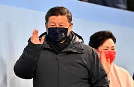 El presidente de China, Xi Jinping (i) y su esposa, Peng Liyuan (d) durante la ceremonia de apertura de los Juegos Olímpicos de Invierno.