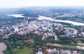 Vista aérea de Ciudad del Este, en la triple frontera entre Argentina, Brasil y Paraguay.