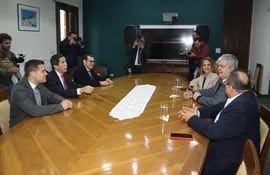 Reunión de transición entre el actual ministro del Interior, Federico González y el futuro titular de la cartera, Enrique Riera.