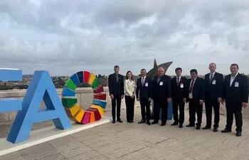 Delegación paraguaya en la reunión de la FAO en Roma, encabezada por el ministro de Agricultura, Carlos Giménez.