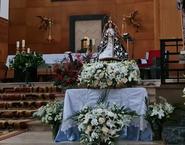 La imagen de la Virgen de Caacupé, en Madrid, ya está lista para recibir a sus fieles.