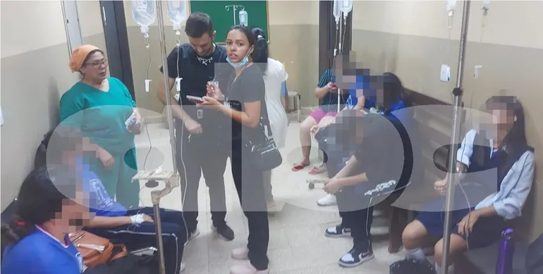 Más de 20 alumnos llegaron al Hospital Distrital de Hernandarias, algunos requirieron de suero para recuperarse.