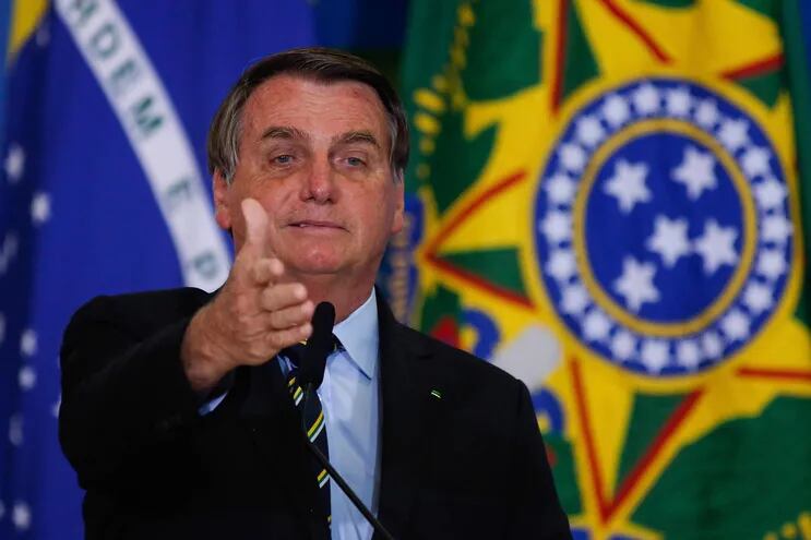 Casi la mitad de la población brasileña quiere que se le abra un juicio político al presidente Jair Bolsonaro, quien es cuestionado -principalmente- por su gestión de la pandemia del COVID-19 en el país vecino.