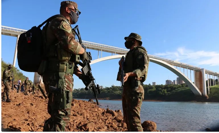 Los militares brasileños reforzaron los controles en los últimos días. Foto: Abel da Banca