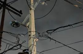 Numerosos usuarios quedaron sin energía debido a la tormenta registrada desde ayer por la tarde.