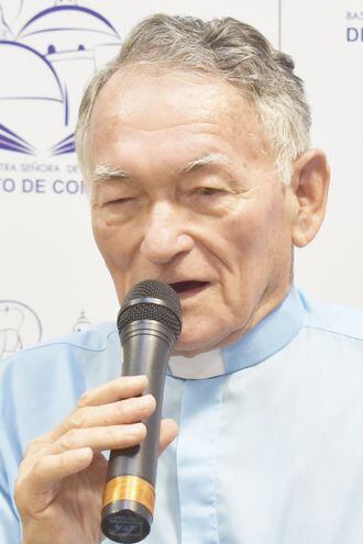 Presbítero Víctor Valiente.