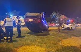 Así quedó el vehículo que sufrió un accidente de tránsito en la Costanera de Asunción José Asunción Flores.