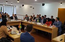 Imagen de la reunión de la Comisión del Acuerdo de Hidrovía, este martes en Buenos Aires, en la embajada de Brasil, país que tiene la presidencia Protémpore.