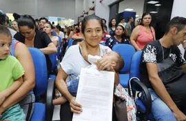 Ministerio de Desarrolo Social entregó contratos por compra de inmuebles a familias de San Antonio