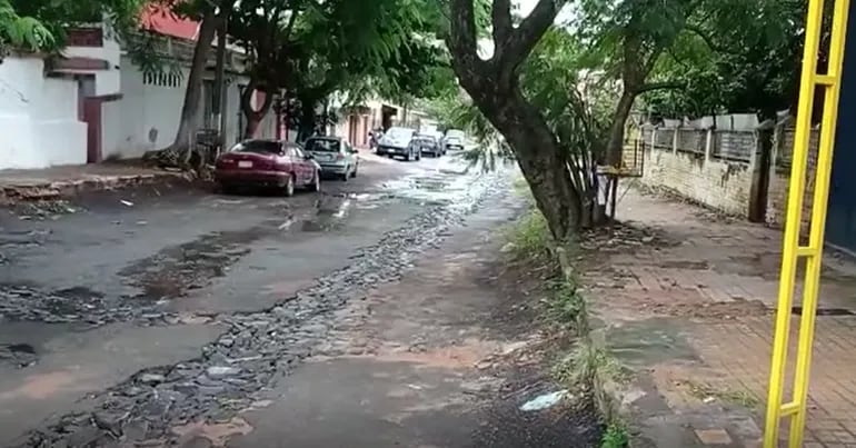 Caño roto en Asunción.