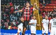 El paraguayo Fernando Lesme, futbolista del Alajuelense, celebra un gol en el partido contra Puntarenas por la sexta jornada del torneo Clausura 2024 de Costa Rica.
