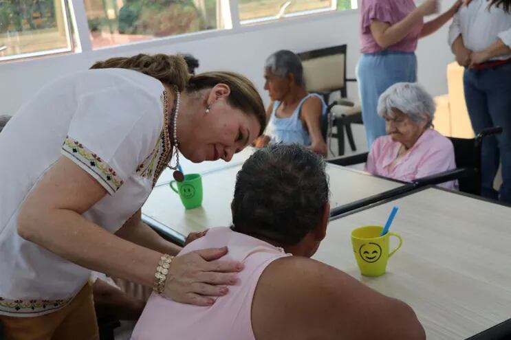 Once adultos mayores abandona Hospital Psiquiátrico y van al complejo Santo Domingo.