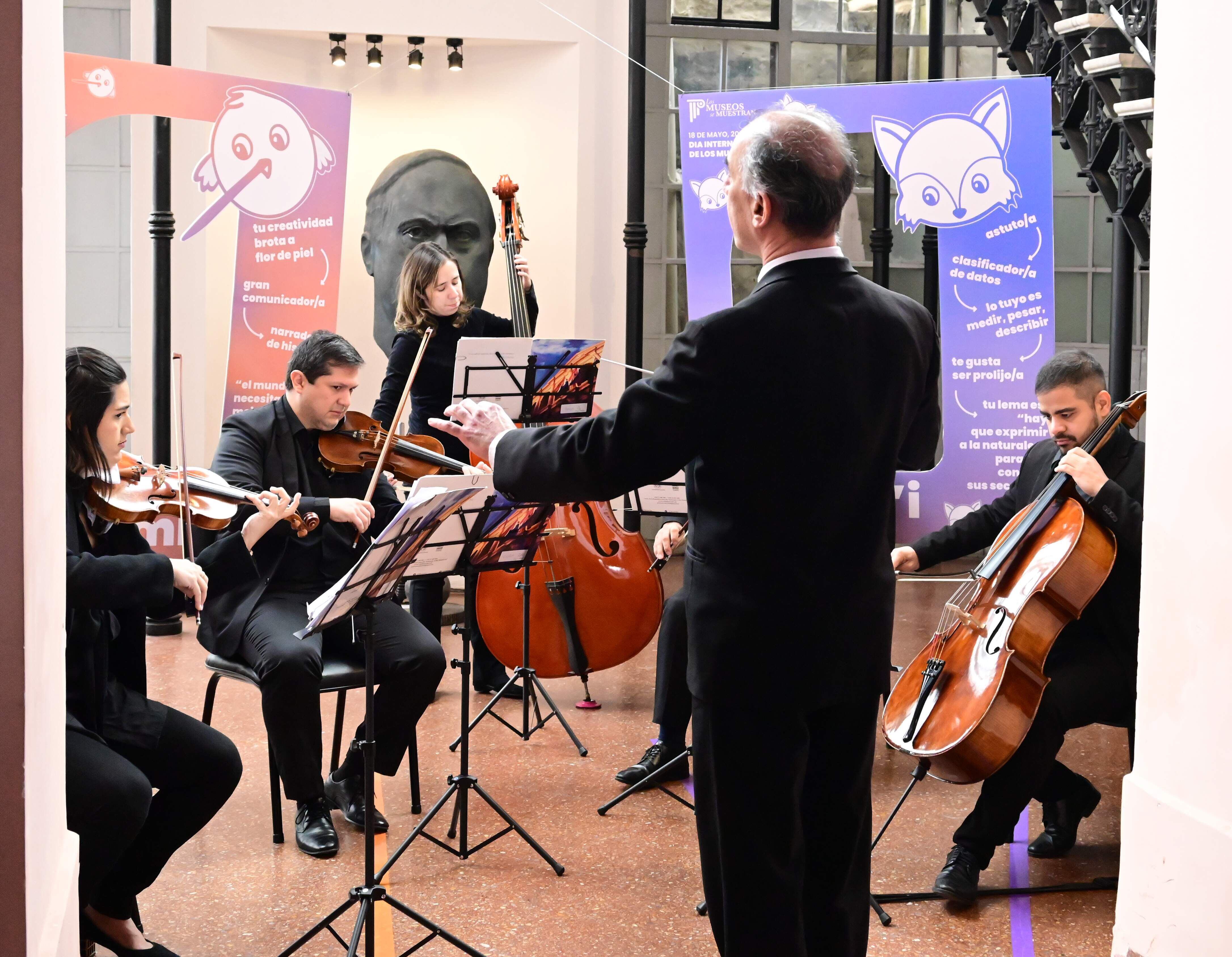 Músicos de la Orquesta Sinfónica del Congreso Nacional (OSIC) acompañaron el acto de apertura de esta actividad, que también ofrecerá otros números artísticos.