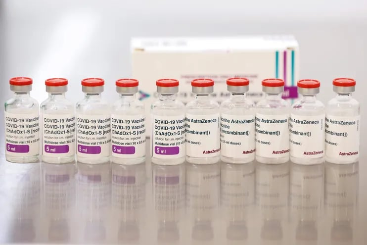Melbourne (Australia), 19/07/2021.- A view of multidose vials of AstraZeneca COVID-19 vaccine at a mass coronavirus disease (COVID-19) vaccination hub at the Showgrounds in Melbourne, Victoria, Australia, 19 July 2021. Victoria entered a lockdown on 15 July, amid a surge of COVID-19 cases. EFE/EPA/DANIEL POCKETT AUSTRALIA AND NEW ZEALAND OUT
