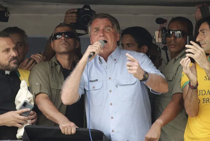El presidente de Brasil, Jair Bolsonaro, durante su discurso del pasado martes, a sus miles de seguidores en Sao Paulo. (PAULO LOPES/AFP)