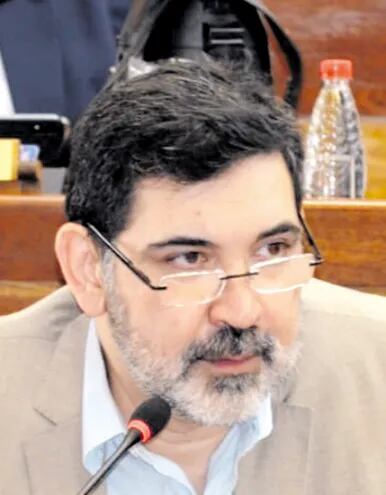 Gilberto Antonio Apuril (Partido Hagamos), titular de la  Comisión de DD.HH. del Senado.